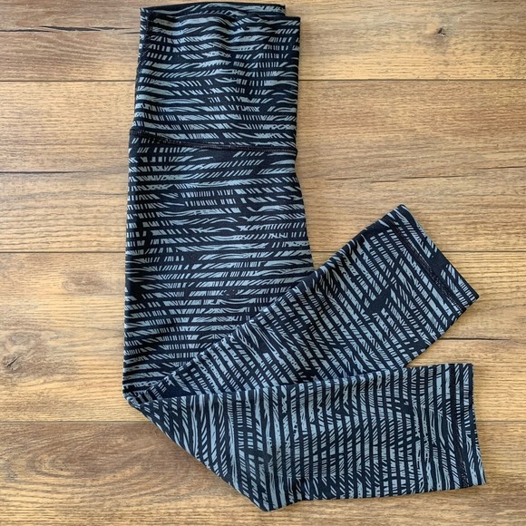 Lululemon Wunder Under Feather Crop II Full-On Luon Roll Down Black 24" Pants - Picture 8 of 8